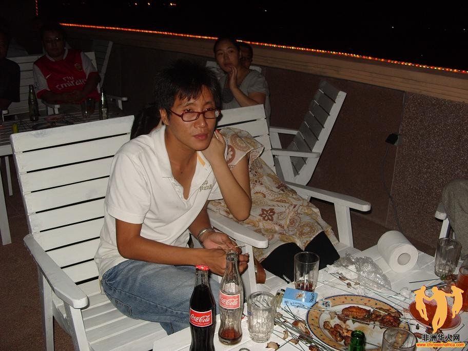 多亲热的一对客人啊.JPG